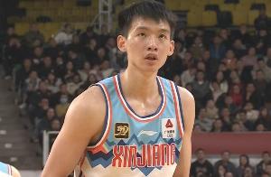 进攻手感在线！杨芮首节几乎打满首节 6中4&三分4中3拿到11分2板