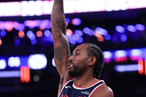 战神模式！小卡近10战场均32.5分7板2.7断1.1帽 命中率53/42/90%