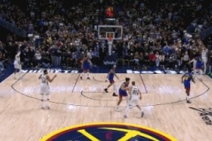 连续机会把握不住！雄鹿最后连续拼抢前场板 但连续出手三分被帽