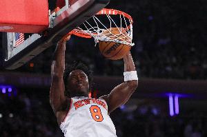 连续虐筐！阿努诺比突破双手滑翔暴扣后 再助飞米切罗空接暴扣