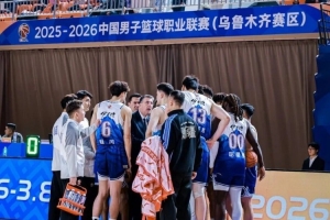 格兰首战告捷 新疆伊力特99-60战胜江苏肯帝亚