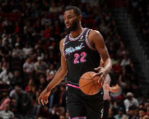 填满数据栏！维金斯半场7投4中&三分4中3 得到11分2板1助2断1帽