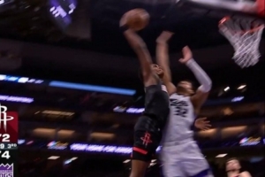 一条龙炸裂暴扣！阿门：我看到了一条开阔的路线 所以就想试试看!