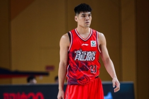 表现不多！陈国豪替补23分钟5中2拿到4分5板4助1断