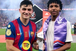 直塞助攻莱万单刀破门！官方：佩德里获得西超杯最佳助攻奖