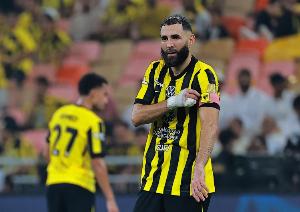 记者：本泽马退役后担任皇马形象大使，职位已安排就绪