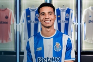 斯基拉：巴黎关注波尔图右后卫阿尔贝托·科斯塔，有意今夏引进