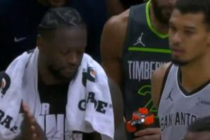 想啥呢？兰德尔表情古怪 神情“着迷”地上下来回扫视文班全身！