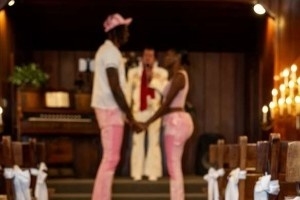 霍华德结婚一周年示爱妻子：感恩上帝把你带到我生命里 永远爱你