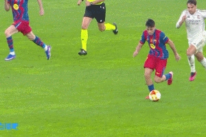 两队爆发争吵！阿森西奥踢倒佩德里染黄，埃里克、巴尔韦德也染黄