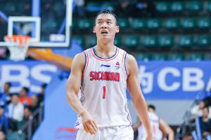 手感不错！景菡一半场5中4高效拿下12分3板1助