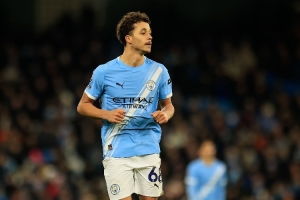 阿莱恩：曼城是世界上最大的俱乐部，我们的目标是赢得所有荣誉