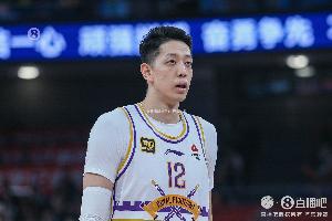 命途多舛！沈梓捷本场刚复出&又崴脚受伤 12分钟拿到2分6板3助