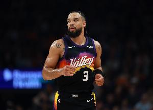 狄龙出战不到24分钟 14中5&三分8中4拿到16分 正负值+10