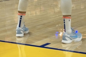 梦幻联动~库里今天上脚科比6战靴 配色为凯特琳·克拉克专属