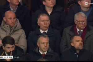 邮报：斯科尔斯、巴特现场观战曼联比赛，之前曾吐槽很难获取球票