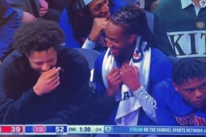 笑死！坎宁安找詹金斯聊天 后者马上提醒：别乱说话 我戴着麦克