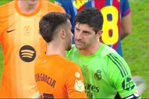 年轻真好！33岁库尔图瓦赛后与24岁霍安握手拥抱，表情相当落寞