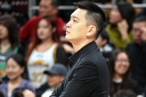 沈阳日报：辽宁男篮进攻乏力 三分球24中3的低迷表现成为惨败关键