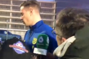 载誉而归！巴萨全队带着奖杯回到巴塞罗那