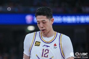 沈梓捷崴脚复出后又崴脚！记者：没有去医院 脚踝问题不大