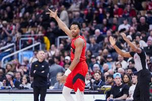 攻击力拉满！斯科蒂·巴恩斯半场12中7&6罚全中砍下20分3板6助