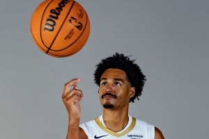 外线有谱！普尔半场三分4中4拿到13分 正负值+9