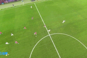 将功补过！拉菲尼亚失单刀后破门，费尔明助攻，巴萨率先破门