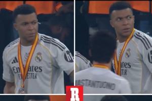 每体：姆巴佩领奖后带队友离开，阿森西奥准备去列队前者要他别去