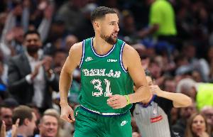 佛光照耀达拉斯！克莱底角抽烟三分再中 首节2中2！