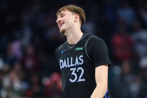 解说：弗拉格依旧是铁人耐杀属性 马绍尔和他有很好的化学反应