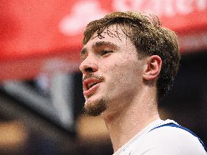 弗拉格5次单场20+&0失误 追平塔图姆和科比保持的青少年球员纪录