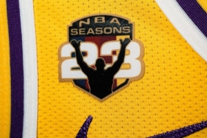 詹姆斯谈球衣纪念补丁：这让我回想起了生涯历程 非常敬畏&感恩