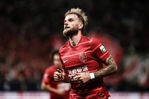 直播吧：因新合同年限及个人原因，蓉城中卫莱切特续约可能告吹