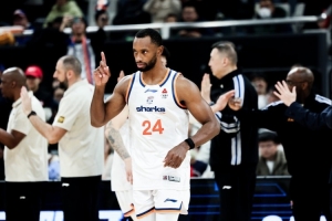 上海外援弗格助攻数达1509次 超越李群升至CBA历史第28