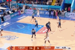 不应该有的动作！宁鸿宇直接搂脖拽倒迪亚洛 吃到违体犯规