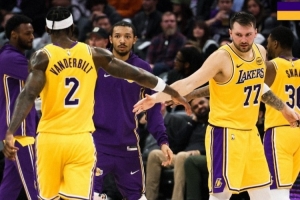 湖蜜喷球队失利：雷迪克不除湖人难重振 布朗尼像他爸一样刷数据