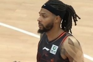 火力凶猛！珀赛尔半场11中8狂轰25分 罚球9中8