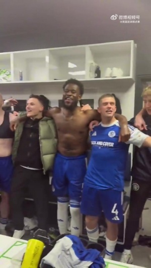 🎶第6级联赛球队淘汰水晶宫，更衣室合唱《Someone Like You 》