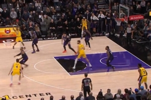 投了！比赛最后1分53秒老詹&东契奇悉数被换下 布朗尼获出场机会