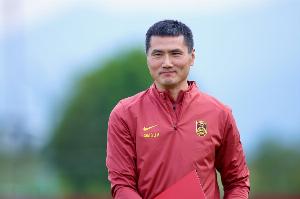 直播吧：中国男足昨晚飞抵迪拜，国脚集体住标间，13日开始集训