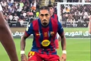 拼！皇马开球前拉菲尼亚眼神如饥似渴，球开出后冲刺拼抢