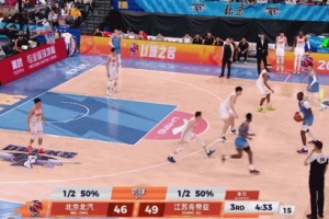 个人能力不俗！贝利急停抛投+底角三分都能命中 帮助球队咬住比分