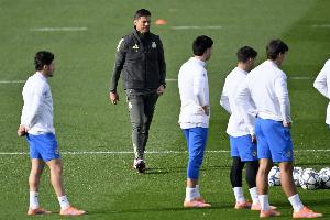 记者：皇马球员不尊重阿隆索，训练时闲逛、掐点到并且要督促才练