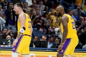 解说：里夫斯不打时詹东正常发挥湖人都难赢 这套阵容防守好不了