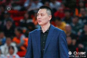 上海9连胜遭终结！记者：弗格搭白边效果很好 不太理解教练组用人