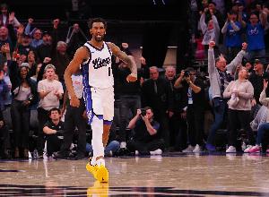 外线差太多！半场三分国王12中8 湖人仅19中3