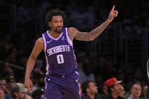 对旧主从不手软！蒙克外线连中两记三分球