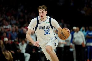 基德：弗拉格扭伤脚踝后回来继续打 这显示了他的坚韧