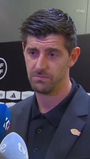 记者称皇马“软弱”，库尔图瓦威胁：请保持尊重，不然我现在就走